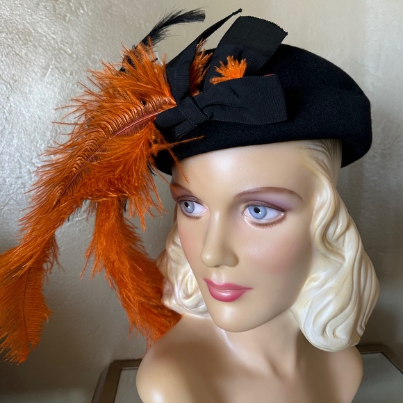 AMAZING 1940s\' BLACK FELT BERET WITH BLACK & ORANGE LONG OSTRICH FEATHERS main image 8